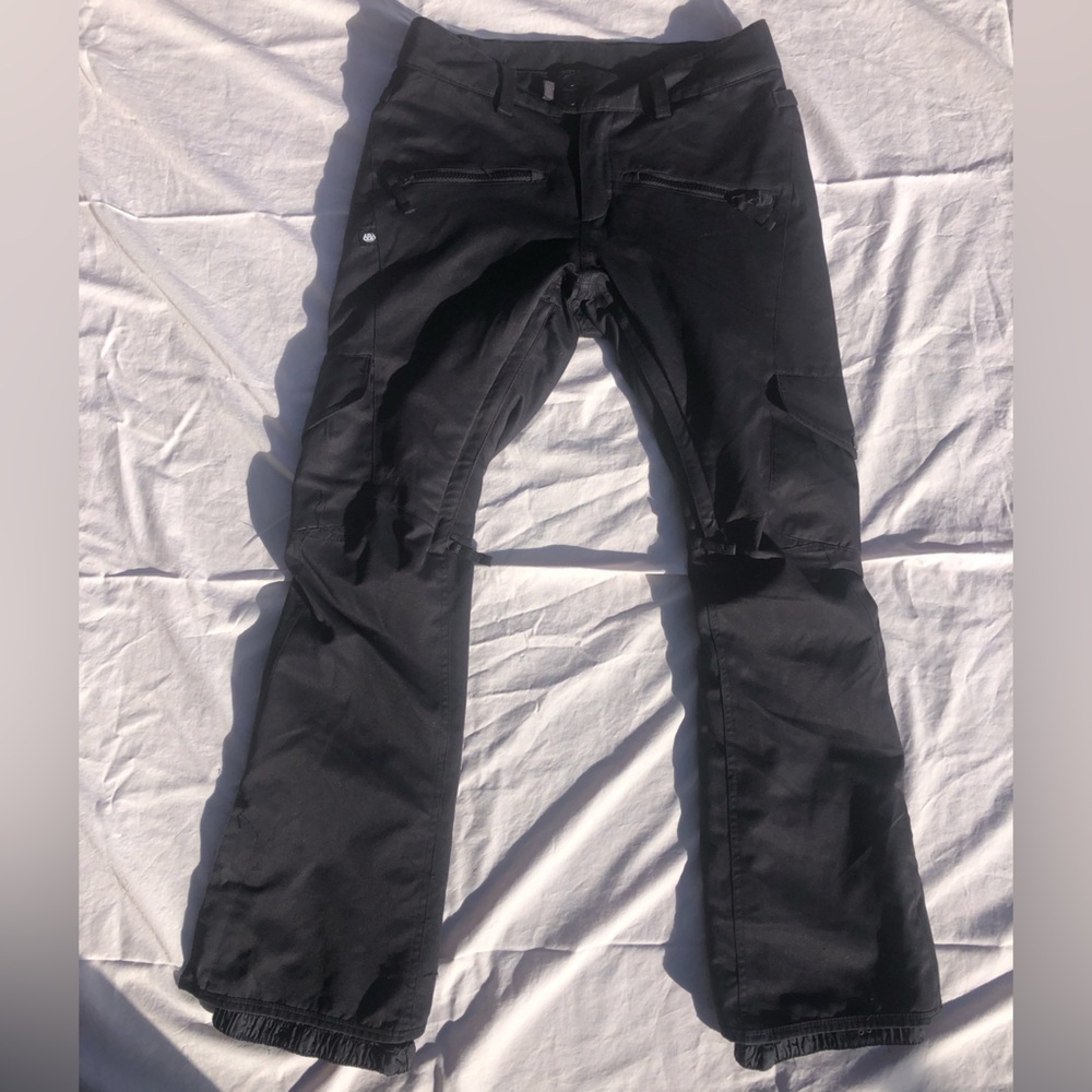 LIKE NEW 686 Aura insulated snow pants, ski pants